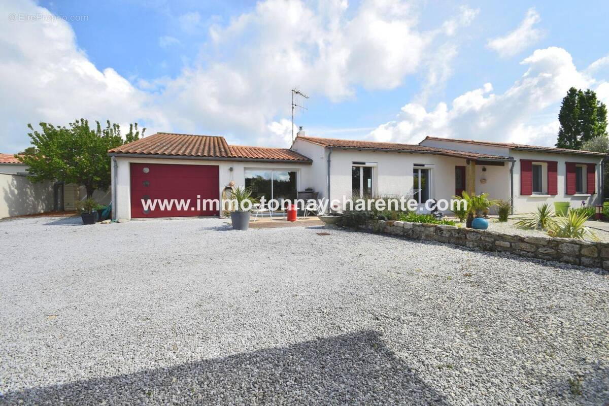 Maison à TONNAY-CHARENTE