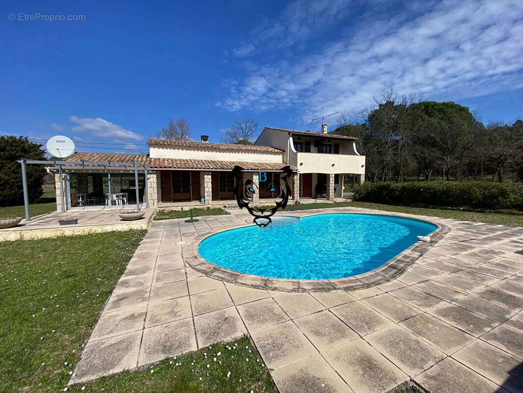 Maison à BAGNOLS-EN-FORET