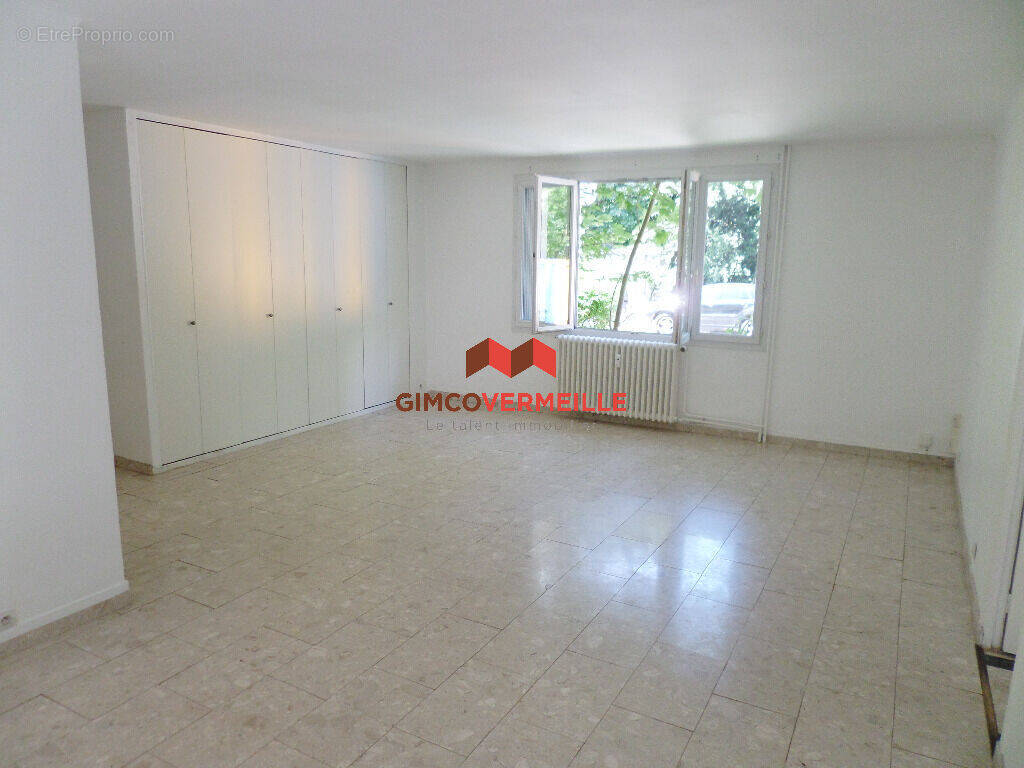 Appartement à LA CELLE-SAINT-CLOUD
