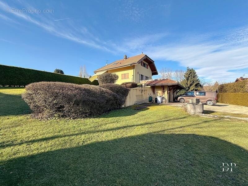 Maison à LA ROCHE-SUR-FORON