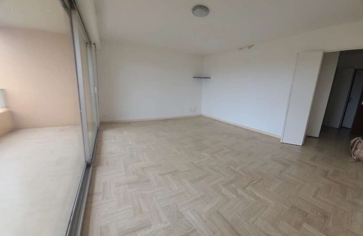 Appartement à VALLAURIS