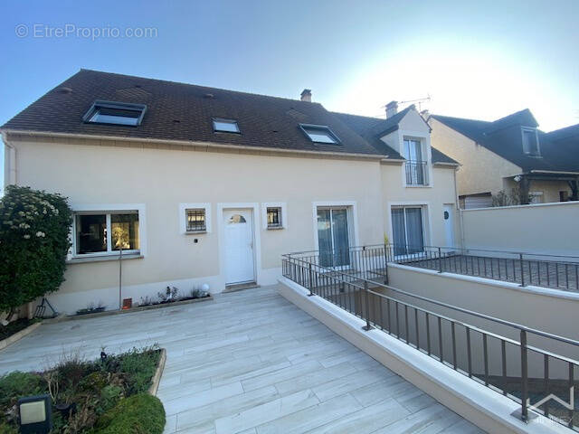 Maison à ISSOU
