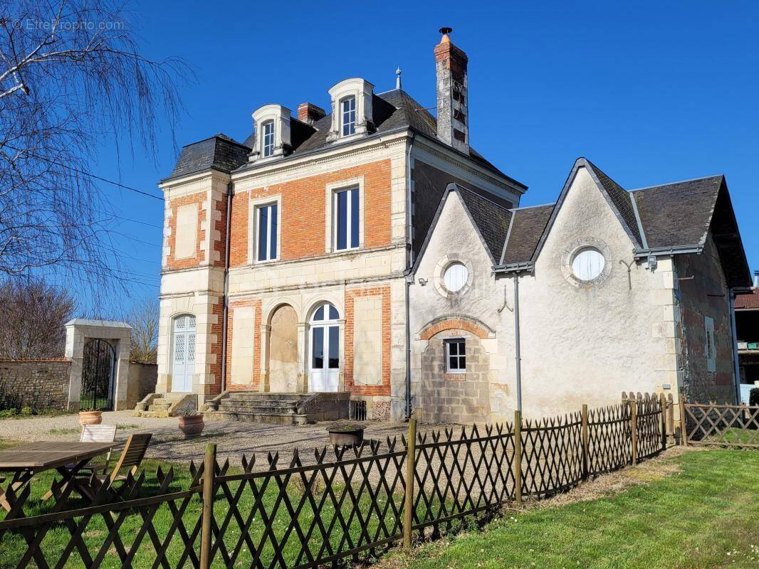 Maison à CHAMPIGNY-SUR-VEUDE
