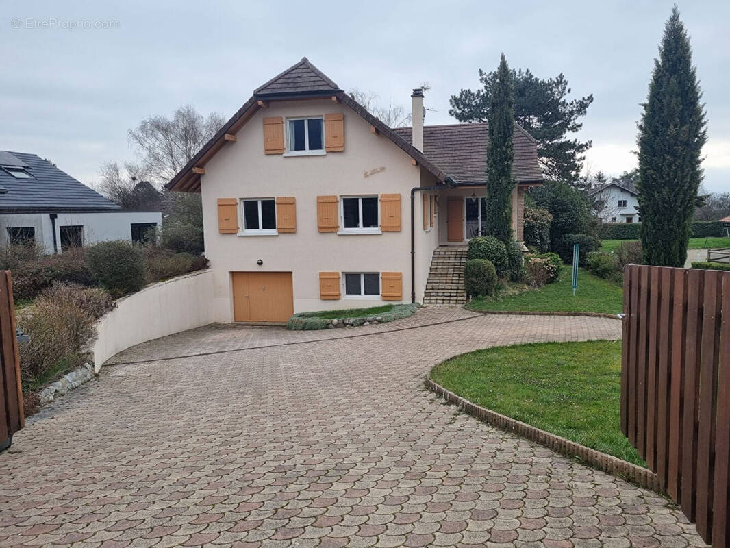 Maison à DIVONNE-LES-BAINS