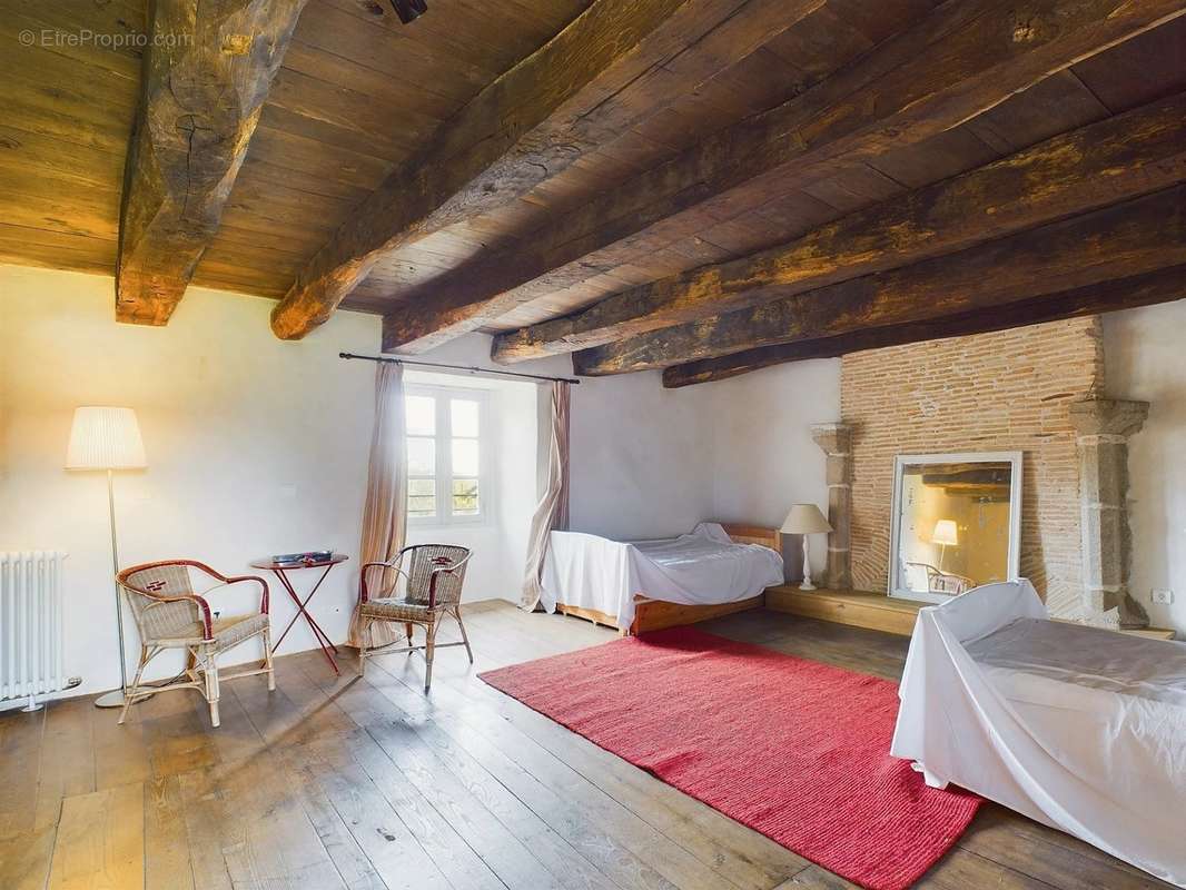 Maison à CHAMPNIERS-ET-REILHAC