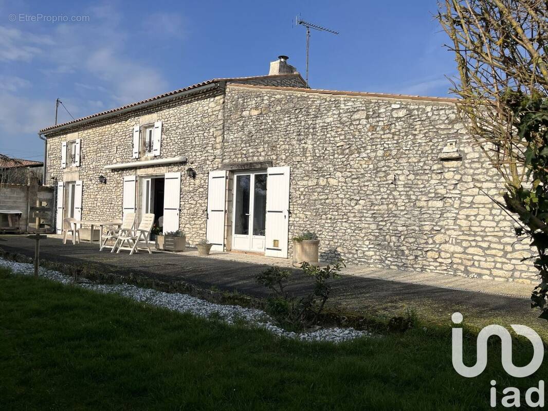 Photo 1 - Maison à CORME-ECLUSE