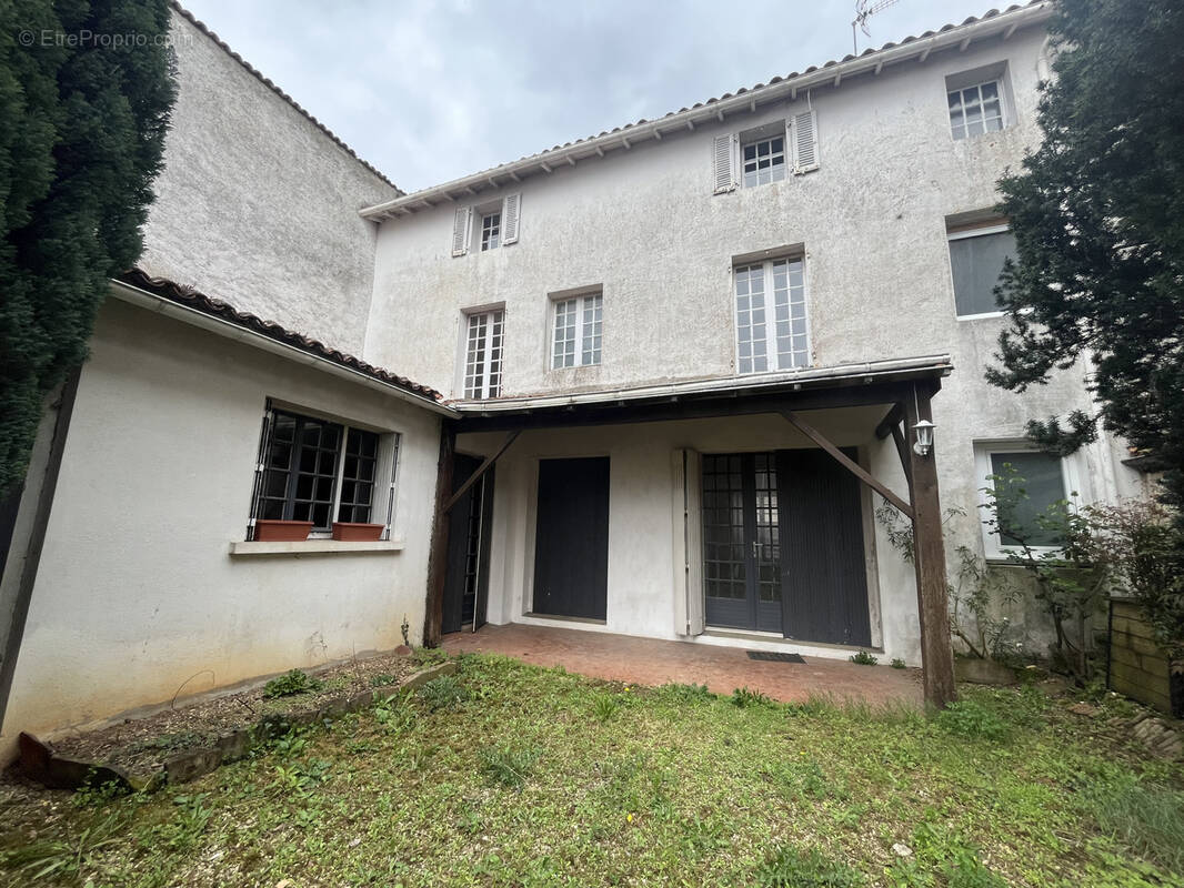 Maison à MAGNE