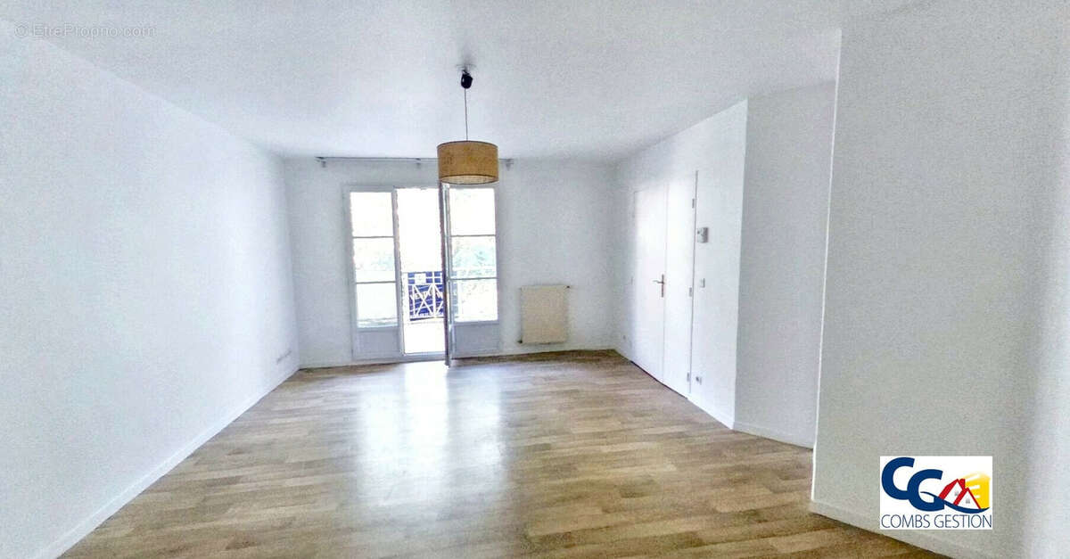 Appartement à COMBS-LA-VILLE