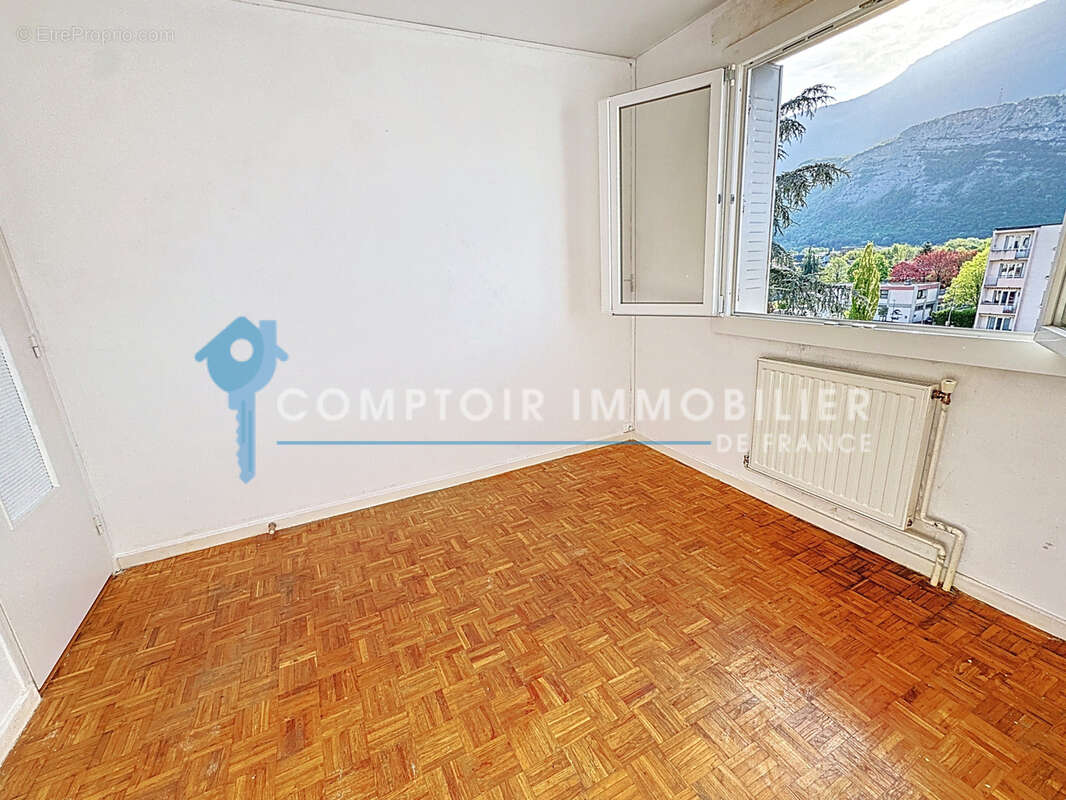 Appartement à LE PONT-DE-CLAIX