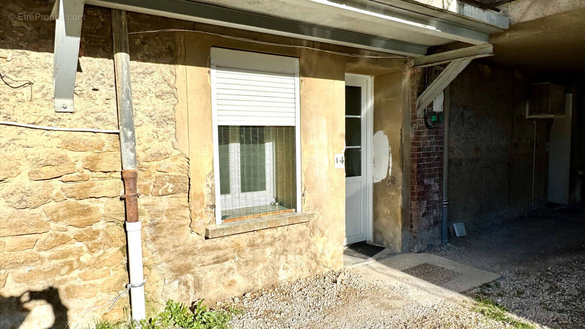 Appartement à ENTRAIGUES-SUR-LA-SORGUE
