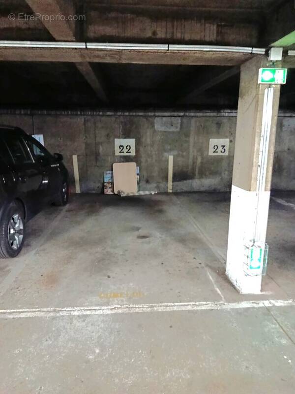 Parking à LYON-8E
