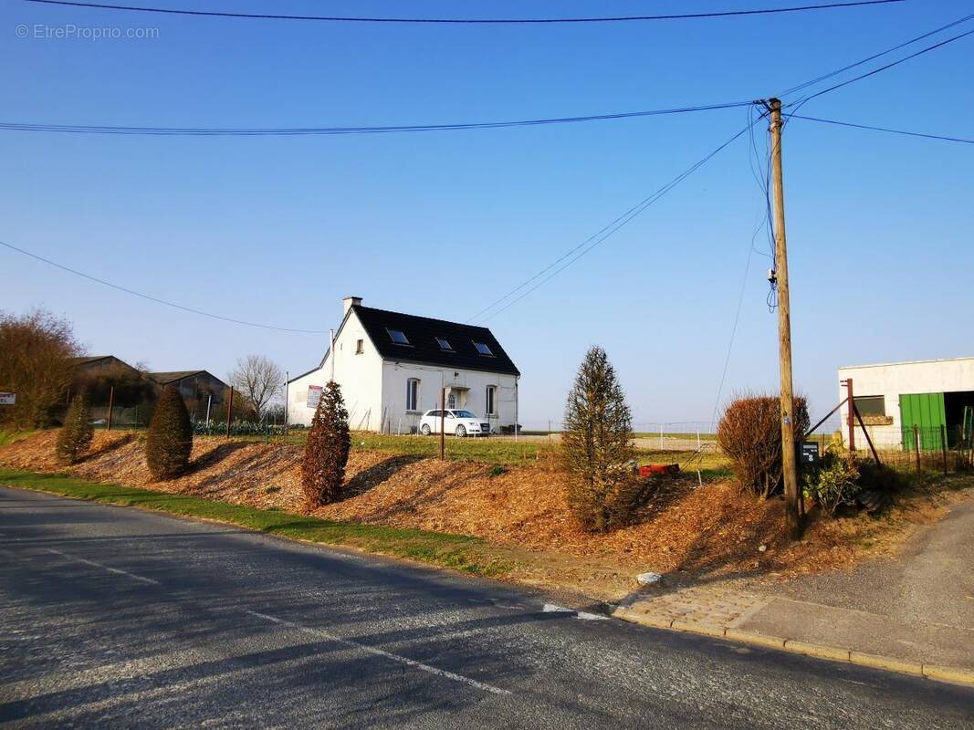 Terrain à LAGNICOURT-MARCEL