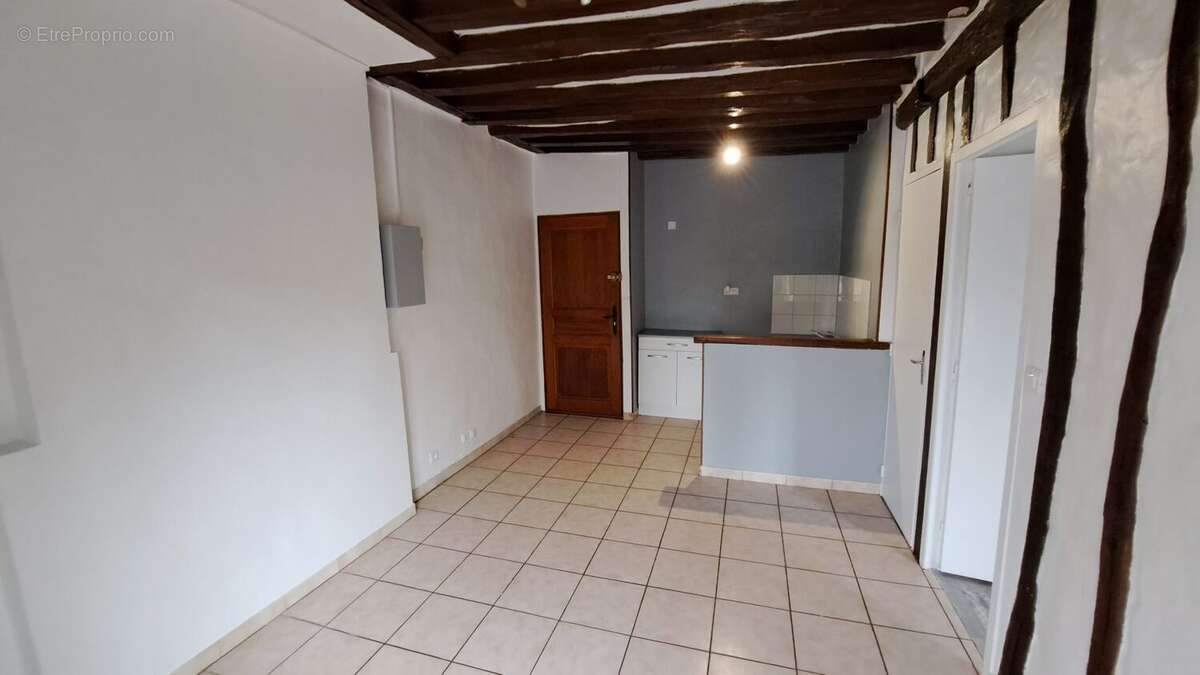 Appartement à FONTENAY-LES-BRIIS