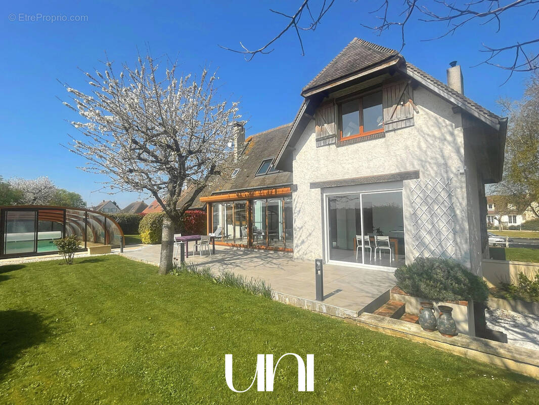 Maison à FONTAINE-ETOUPEFOUR