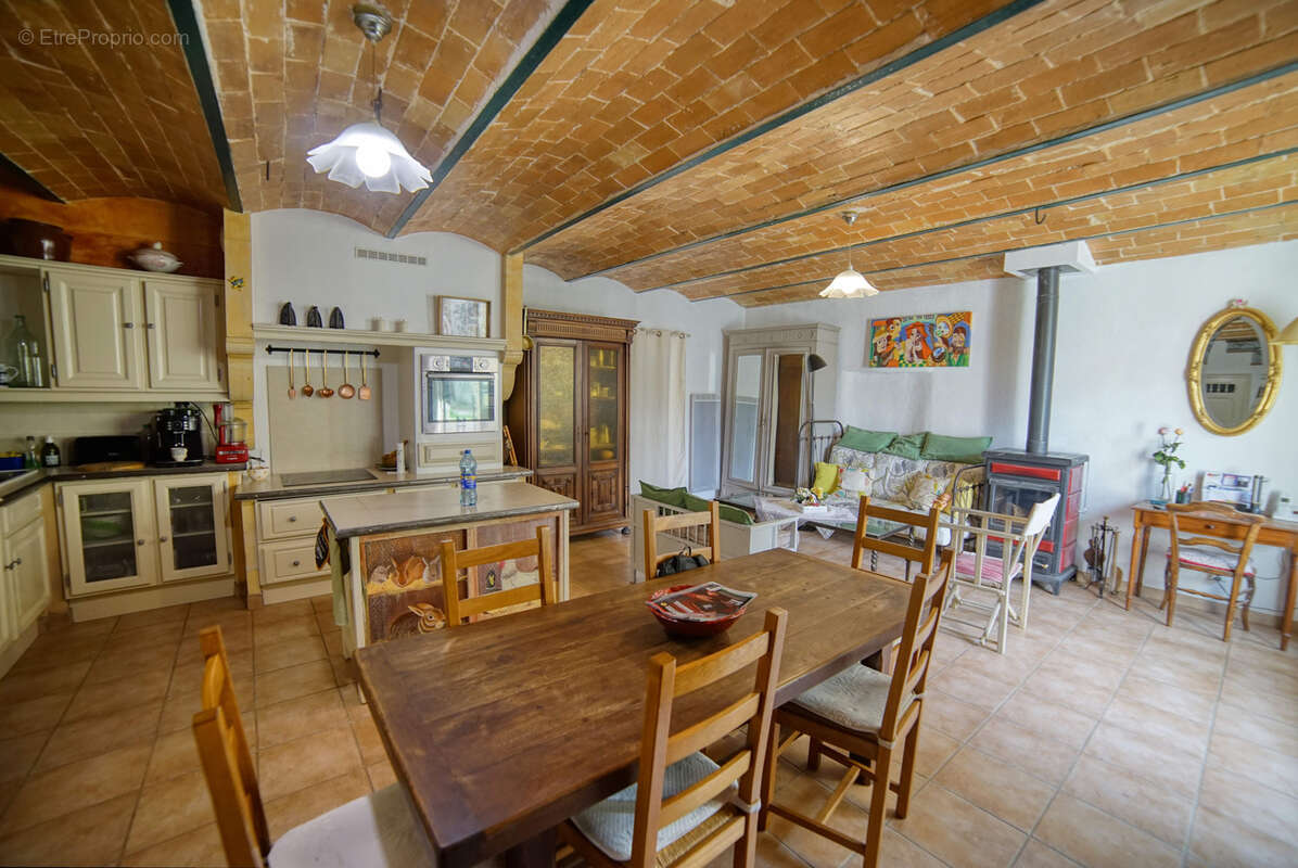 Maison à CUCURON