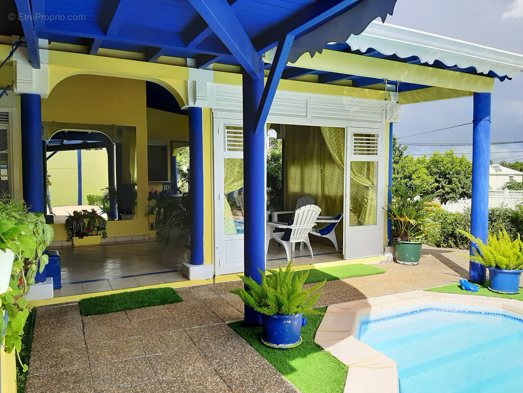 Maison à BAIE-MAHAULT