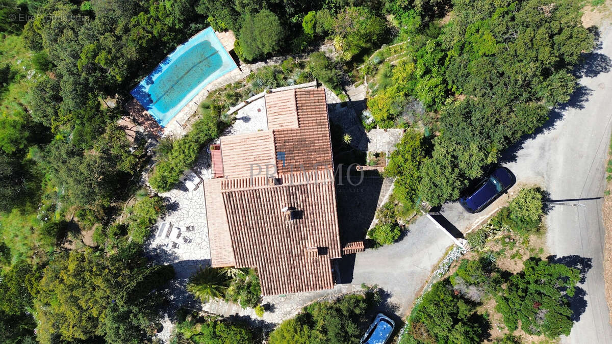 Maison à LES ISSAMBRES