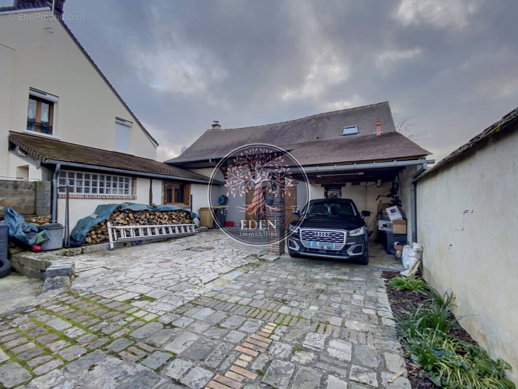 Maison à SAINT-LUBIN-DES-JONCHERETS