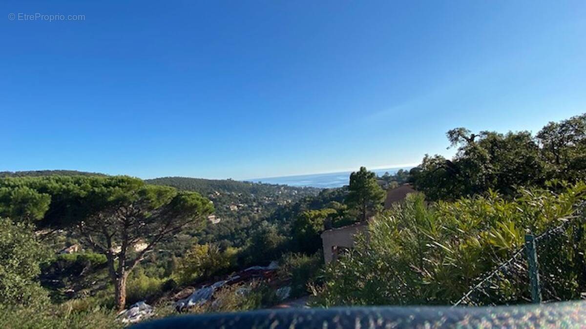 Terrain à LES ISSAMBRES