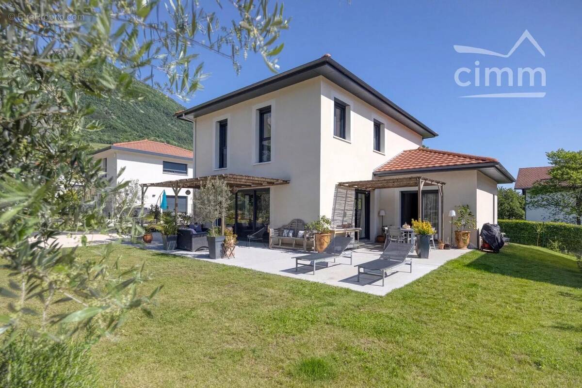Maison à LA TERRASSE