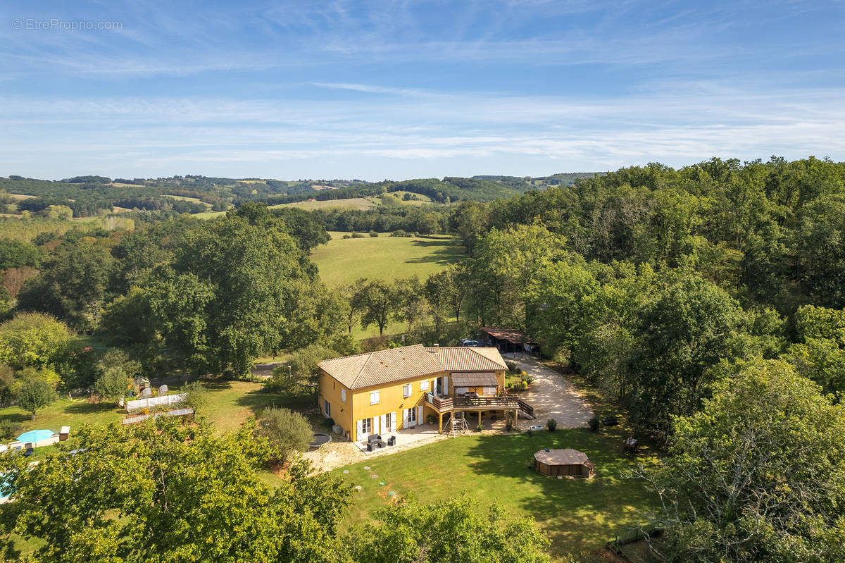 Maison à HAUTEFORT