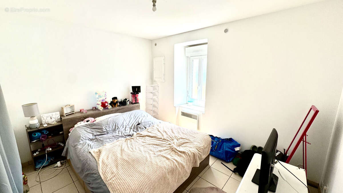 Appartement à ENTRAIGUES-SUR-LA-SORGUE