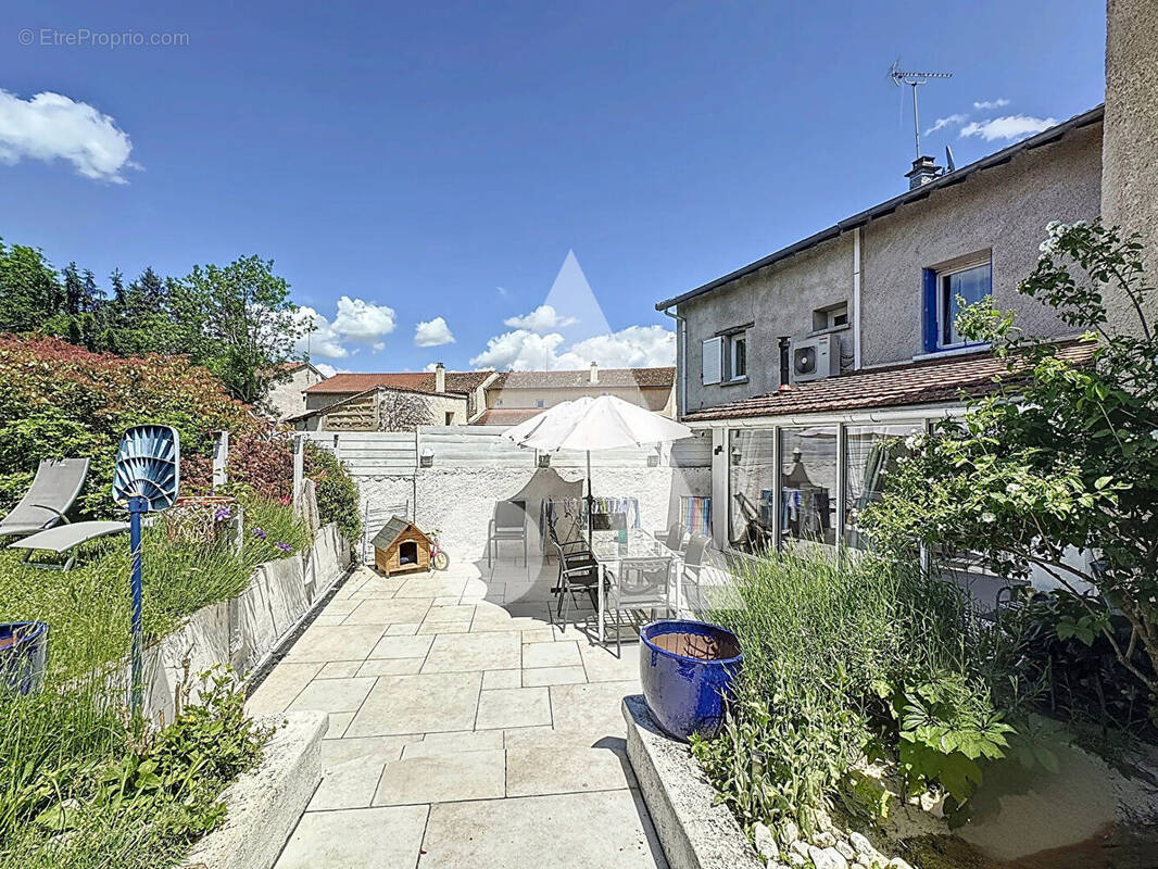 Maison à PONCINS