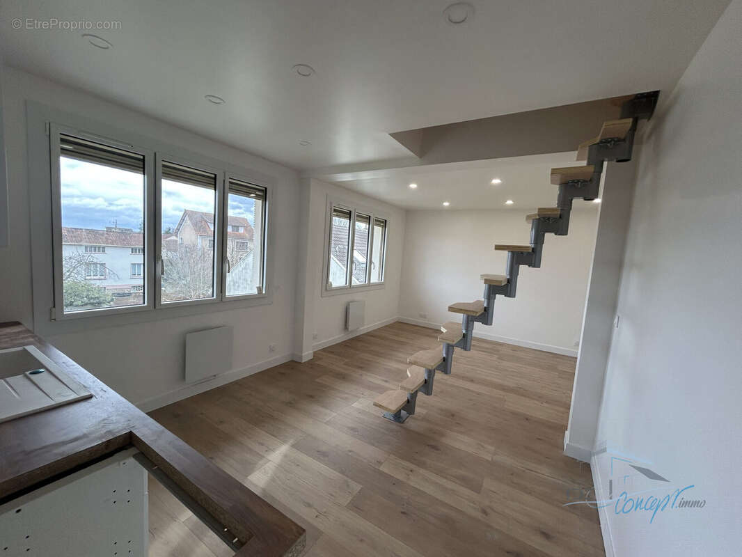 Appartement à LARDY