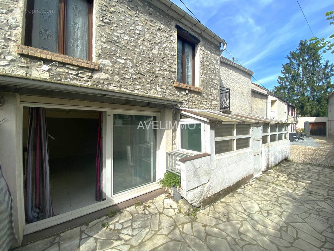 Maison à BEYNES