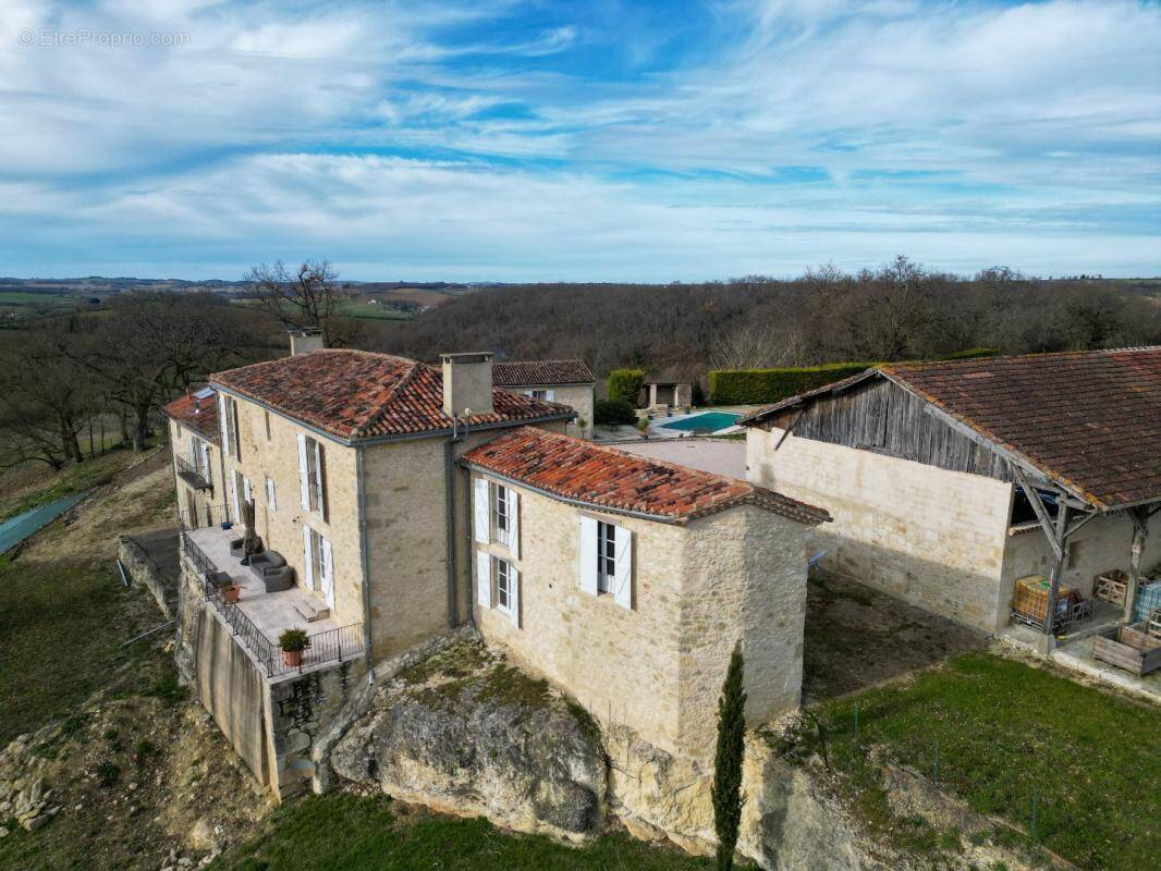 Maison à CASTERA-VERDUZAN