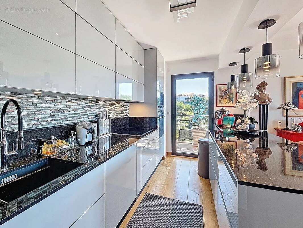 Appartement à SAINT-LAURENT-DU-VAR