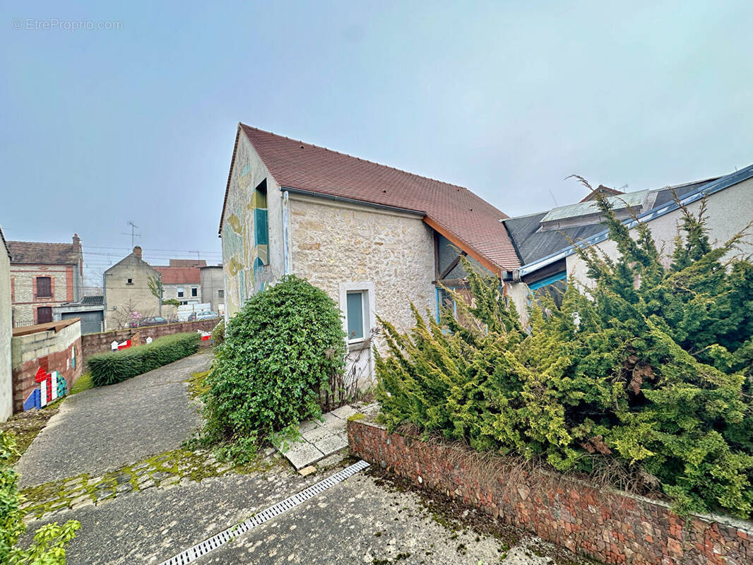 Maison à SAINT-PIERRE-LES-NEMOURS