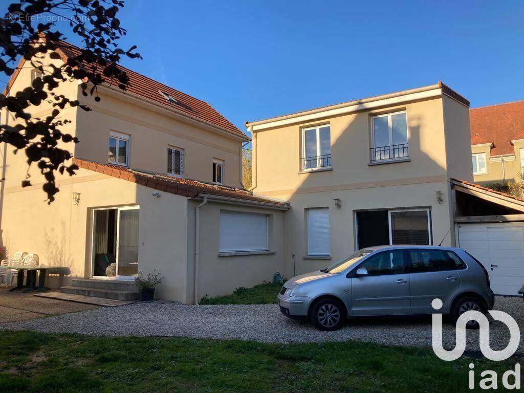 Photo 1 - Maison à BRIE-COMTE-ROBERT