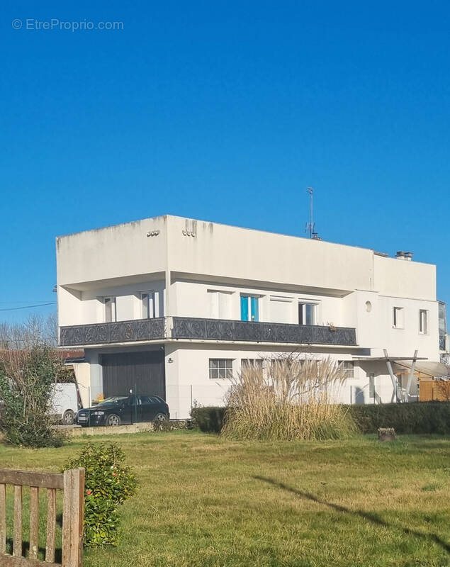 Appartement à AUREILHAN