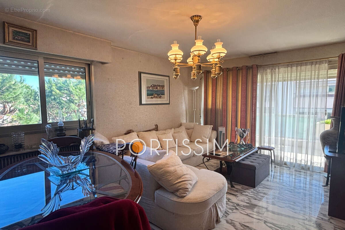 Appartement à SAINT-LAURENT-DU-VAR