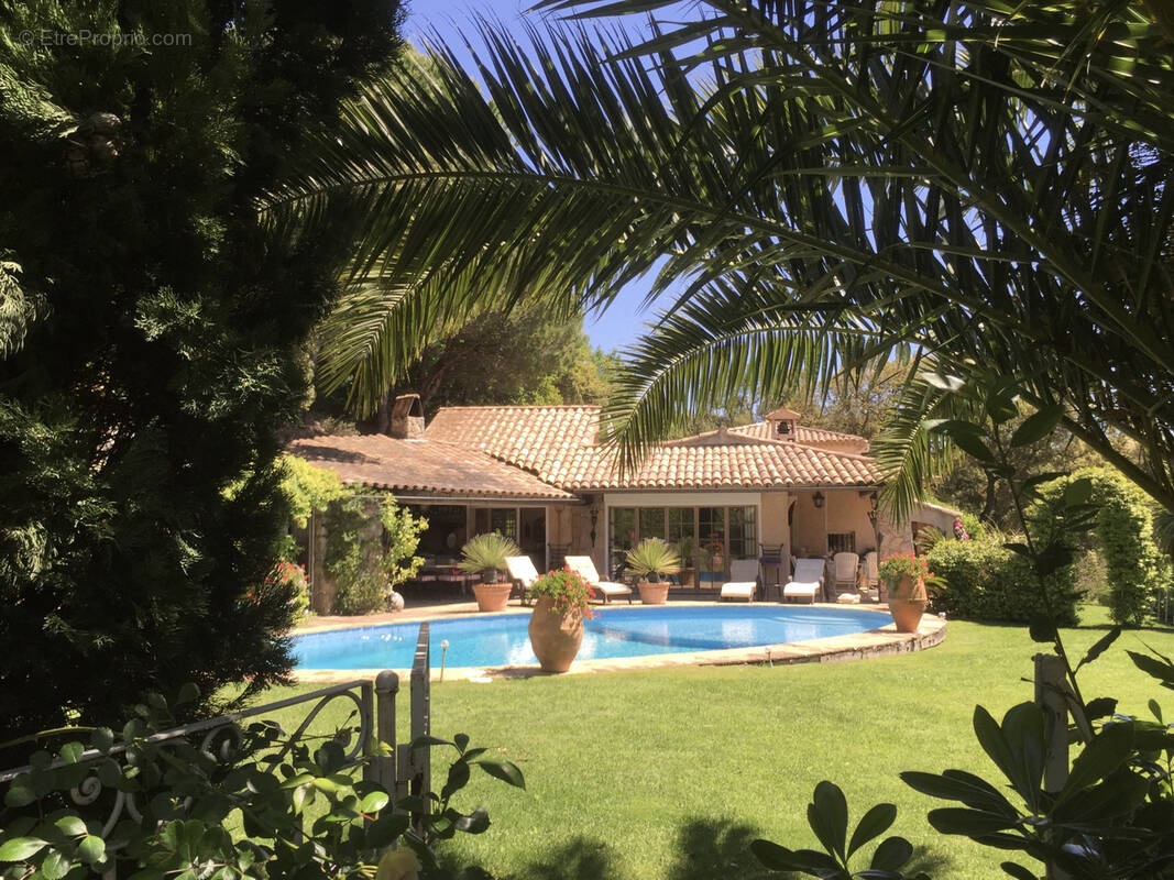 Maison à LA GARDE-FREINET