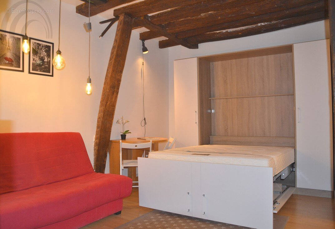 Appartement à PARIS-1E