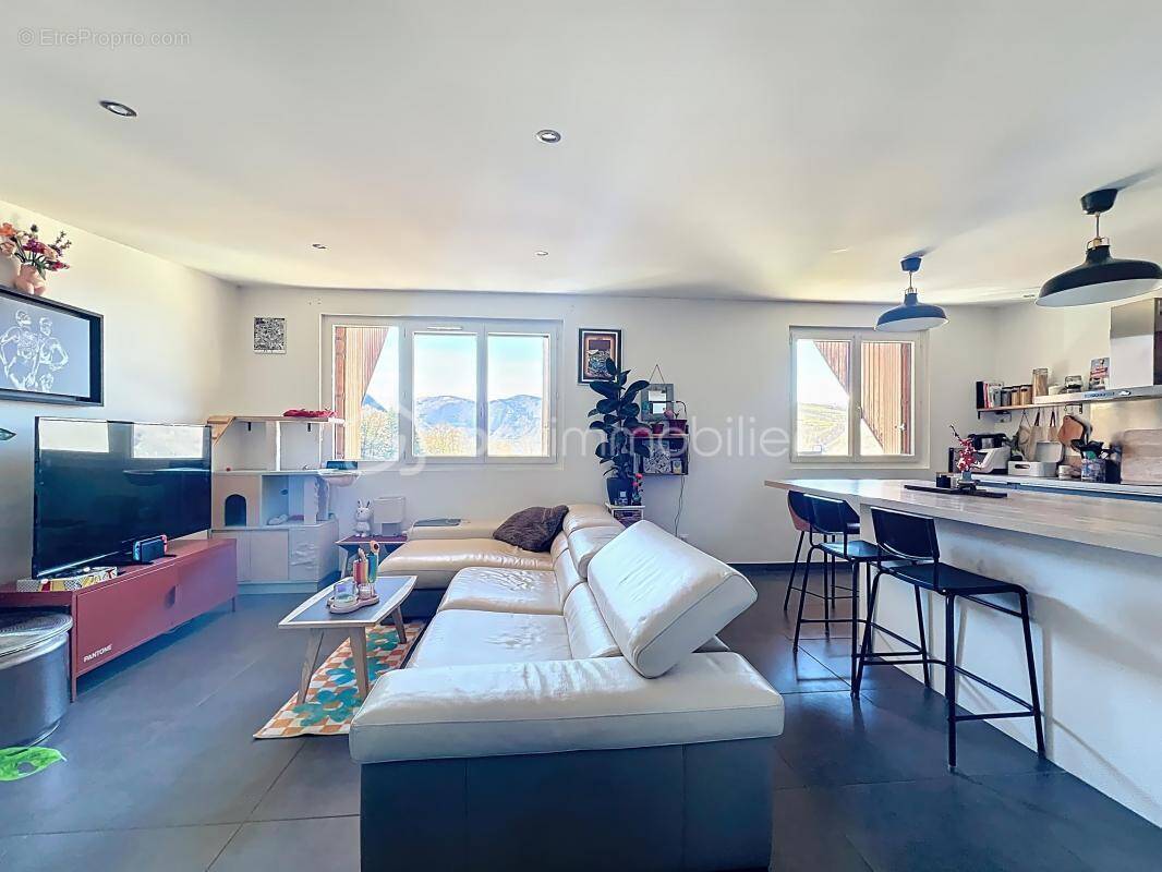 Appartement à VAULNAVEYS-LE-HAUT