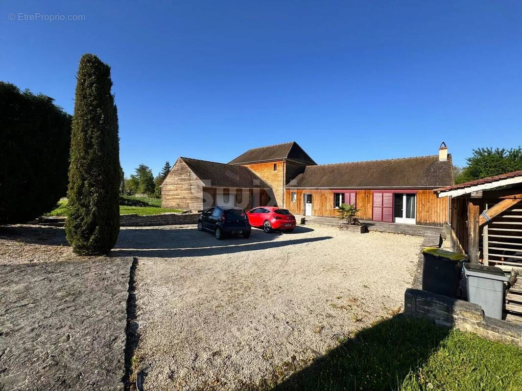 Maison à AVALLON