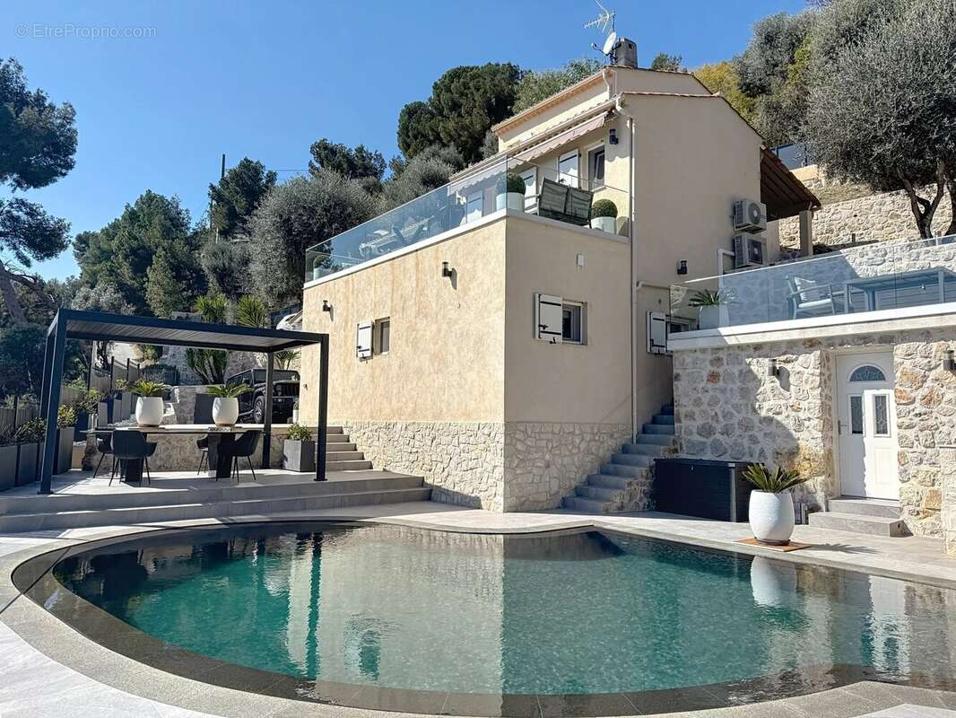 Maison à EZE