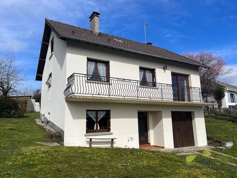 Maison à SAUVIAT-SUR-VIGE