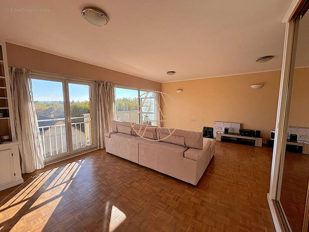 Appartement à SAINT-MAUR-DES-FOSSES
