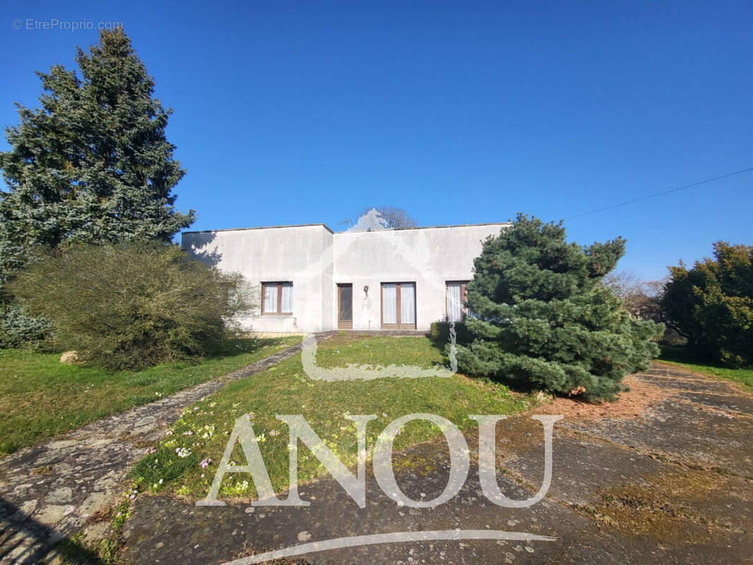 Maison à LA BAZOCHE-GOUET