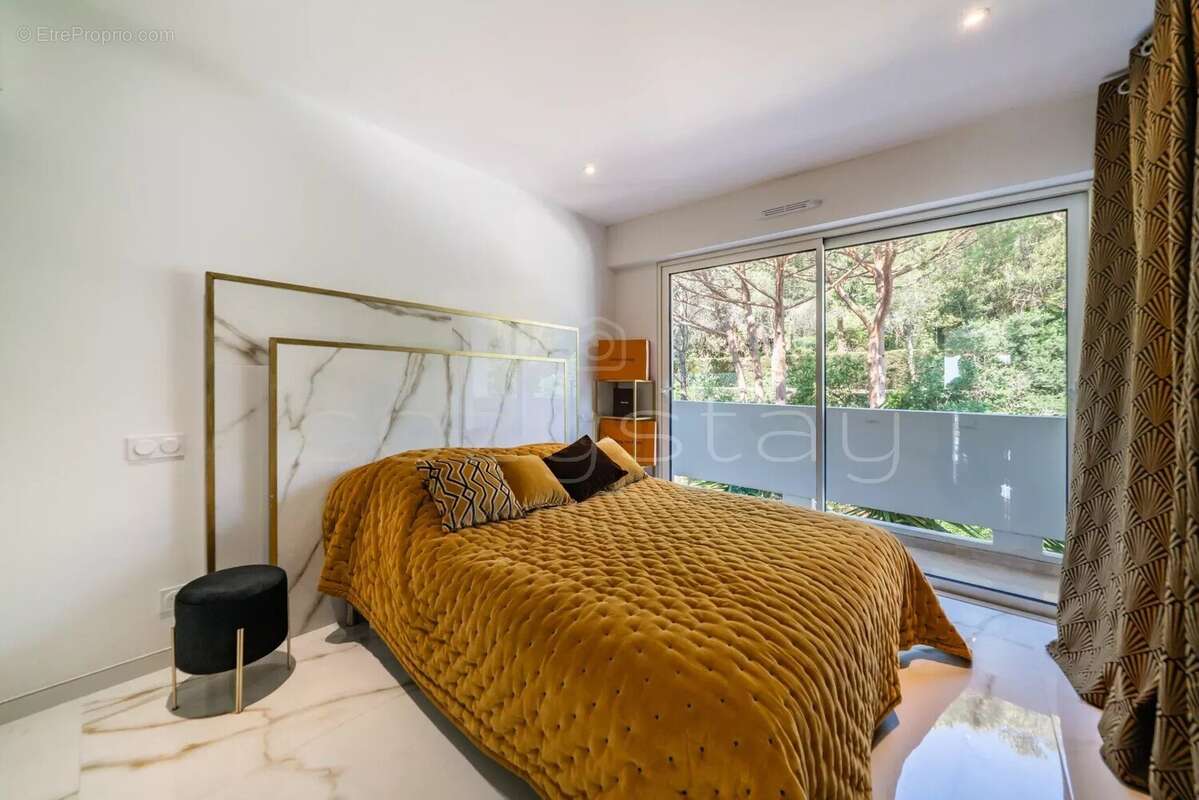 Appartement à VALLAURIS