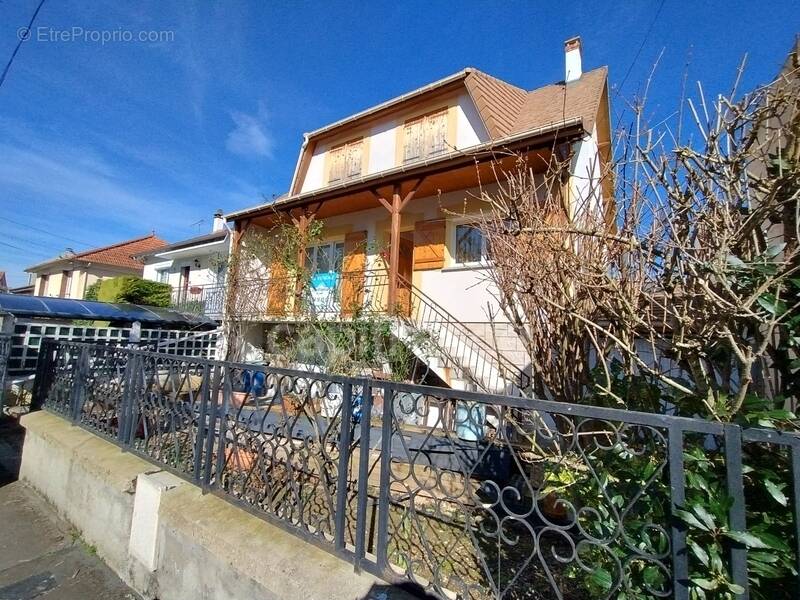 Maison à VIGNEUX-SUR-SEINE