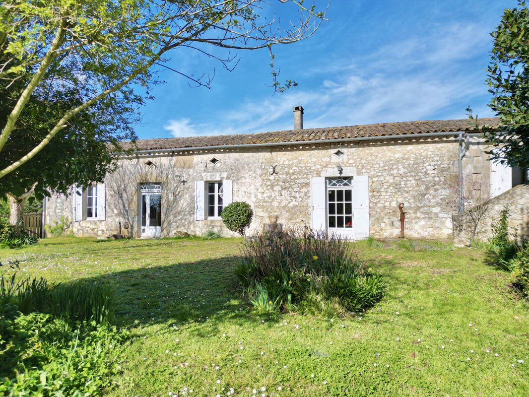 Maison à GENSAC