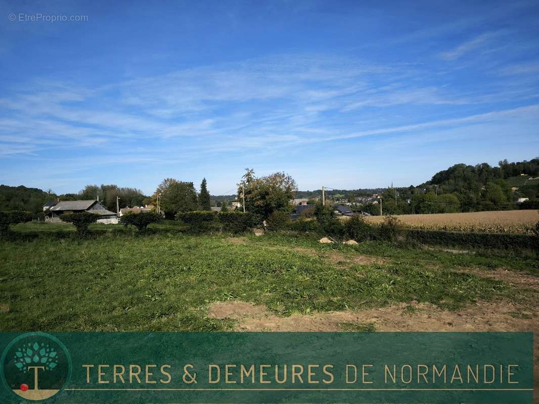 Terrain à CORMEILLES