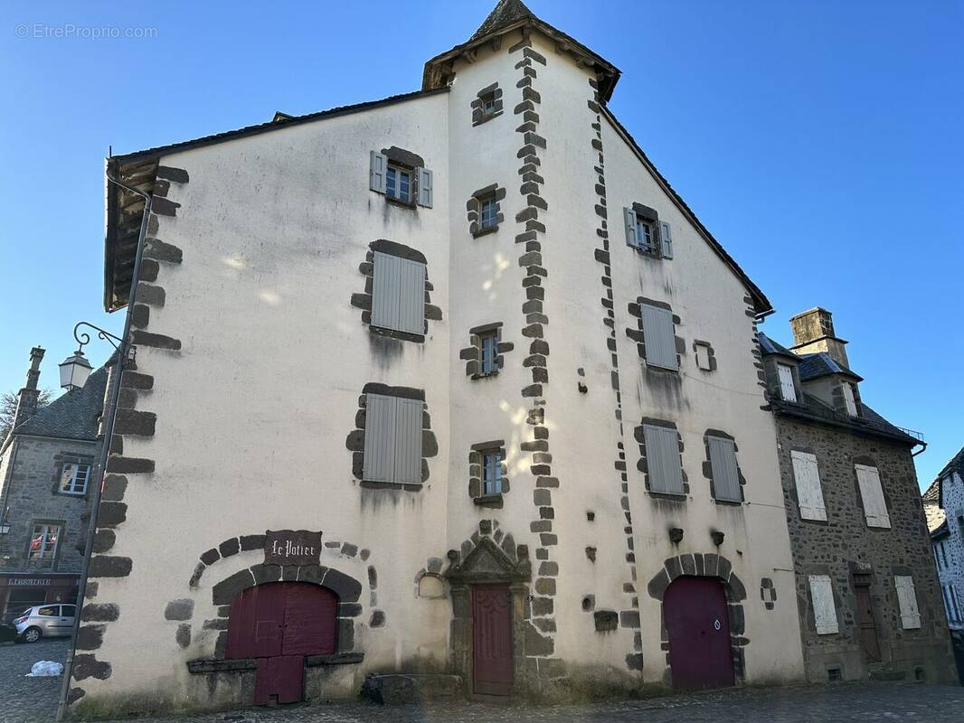 Appartement à SALERS