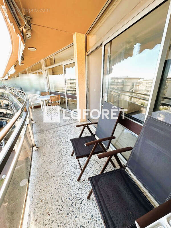 Appartement à SAINT-LAURENT-DU-VAR