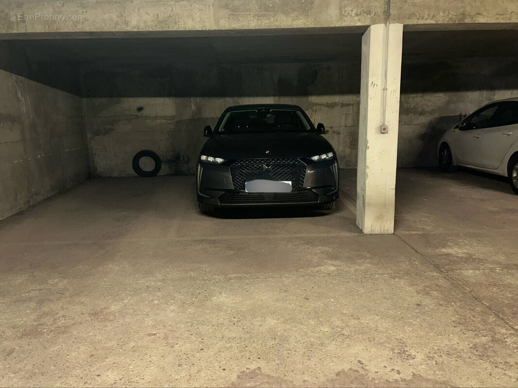 Parking à PARIS-11E